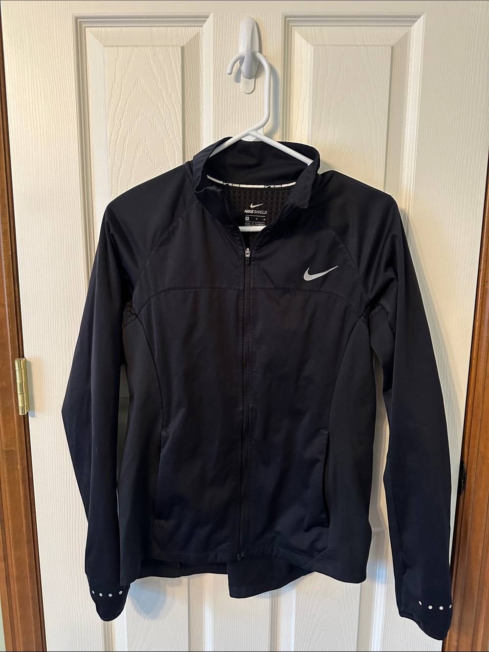 Nike Black Women's Full-Zip Performance Jacket with Reflective Swoosh
